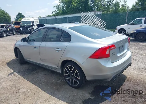 2017 Volvo S60 T5 Dynamic z USA, uszkodzony, nr VIN YV140MTL8H2438953